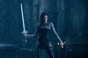 Riskiert ihr Leben, um ihrem Geliebten zur Flucht zu verhelfen: die attraktive Vampirin Sonja (Rhona Mitra) ...