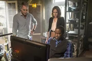 Bei den Ermittlungen in einem neuen Mordfall: Pride (Scott Bakula, l.), Plame (Daryl Mitchell, r.) und Naomi Parsons (Kate Beahan, M.) ...