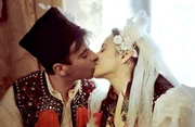 Der Hochzeitskuss von Vasile und Delia.