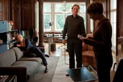 Charlotte (Ruth Reinecke) und Georg (Matthias Habich) erz&auml;hlen Johanna (Julia Koschitz) die Wahrheit.
