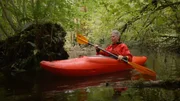 Umweltsch&uuml;tzerin Mary Reynolds erkundet mit dem Kanu die Wasserwege von Kerry