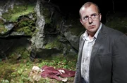 Matthias Auerbach (Heino Ferch) muss sich fragen, was die mysteri&ouml;se Tote mit dem Verschwinden seiner Frau zu tun hat: Gibt es Verbindungen?