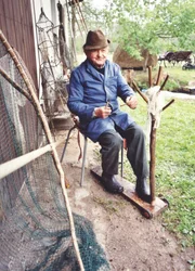 Spreewaldfischer beim Netzkn&uuml;pfen