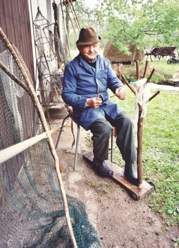 Spreewaldfischer beim Netzkn&uuml;pfen