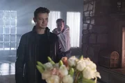 Jerry Pierce (Jeremy Renner, l.); Bob Callahan (Jon Hamm, r.)