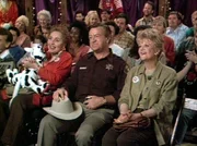 Mort Metzger (Ron Masak) und Jessica Fletcher (Angela Lansbury) am&uuml;sieren sich pr&auml;chtig bei der Zirkusvorstellung.