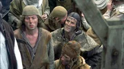 Der Mob (u.a. Eric Idle, li.; John Cleese, re.) ist aufgebracht