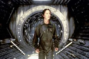Die Rettungstechnikerin Peters (Kathleen Quinlan) sp&uuml;rt die Bedrohung auf der Event Horizon -  zu sp&auml;t ...
