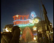 Treffpunkt ist die Bar 'Titty Twister' (Foto)