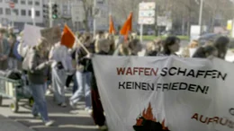 Am 5. M&auml;rz streiken bundesweit Sch&uuml;ler, wie hier in Koblenz, um gegen den Wehrdienst zu demonstrieren.