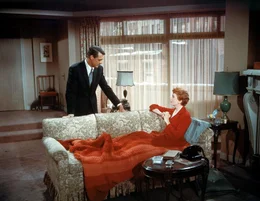 Am Weihnachtstag besucht Nickie (Cary Grant) Terry in ihrer Wohnung. Noch immer ahnt er nichts von Terrys (Deborah Kerr) schwerem Schicksalsschlag.