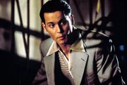 Joe Pistone (Johnny Depp) ermittelt als Donnie Brasco.