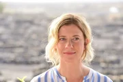 Elisabeth (Caroline Peters).