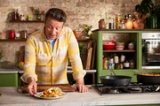 Jamie Oliver +++ Die Verwendung des sendungsbezogenen Materials ist nur mit dem Hinweis und Verlinkung auf RTL+ gestattet. +++