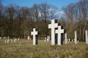 Auf der Kriegsgr&auml;berst&auml;tte Stare Czarnowo bei Stettin liegen mehr als 30.000 deutsche Soldaten.