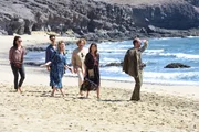 v.li.: Anna (Janina Uhse), Thomas (Florian David Fitz), Elisabeth (Caroline Peters), Ren&eacute; (Justus von Dohn&aacute;nyi), Dorothea (Iris Berben), Stephan (Christoph Maria Herbst).