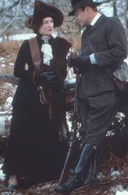 Karen (Meryl Streep, l.) begleitet ihren Mann Bror Blixen (Klaus Maria Brandauer, r.) zur Jagd ...