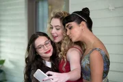 Sam (Gideon Adlon), Julie (Kathryn Newton), Kayla (Geraldine Viswanathan)