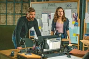 Adam Ruzek (Patrick John Flueger) und Kim Burgess (Marina Squerciati)