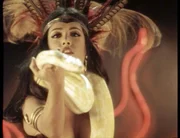 Die Schlangent&auml;nzerin Santanico Pandemonium (Salma Hayek) tritt im 'Titty Twister' auf!