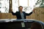 Hunter (Ike Barinholtz)