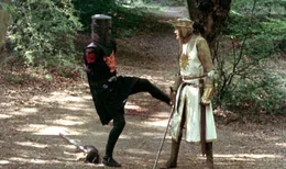 K&ouml;nig Artus (Graham Chapman, re.) im Kampf mit dem Schwarzen Ritter (John Cleese)
