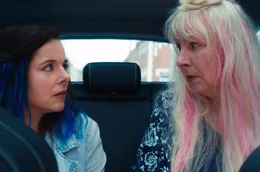 Im zweiten Gang begeben sich &Eacute;milie (Yolande Moreau, re.) und Lynda (Laure Calamy, li.) mit dem geklauten Mietauto auf ihren Rachefeldzug.