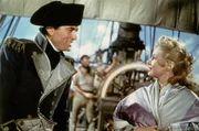 Kapit&auml;n Hornblower (Gregory Peck) bedankt sich f&uuml;r Lady Barbaras (Virginia Mayo) Hilfe bei der Pflege der Verwundeten nach dem Kampf.