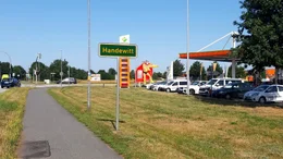 Der Autohof in Handewitt liegt direkt an der A7, nur einen Katzensprung von der deutsch-d&auml;nischen Grenze entfernt.
