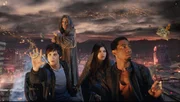 Percy Jackson (Logan Lerman), Annabeth (Alexandra Daddario) und Grover (Brandon T. Jackson) begeben sich in die Unterwelt, um Hades von Percys Unschuld an dem Raub des Herrscherblitzes zu &uuml;berzeugen und somit die Freilassung seiner Mutter zu erreichen. Der Eingang in die Unterwelt befindet sich neben dem ber&uuml;hmten "Hollywood"-Schriftzug in Los Angeles, wo sie der F&auml;hrmann Charon (Julian Richings) erwartet.