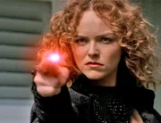 Die Goa'Uld Osiris (Anna-Louise Plowman) ahnt bereits, dass sie in eine Falle gelockt wird und ist deshalb besonderes vorsichtig.