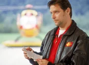 Thomas W&auml;chter (Manfred St&uuml;cklschwaiger) erkennt L&uuml;dwitz Handschrift. Er ahnt, dass sein Ex-Kollege in Gefahr ist.