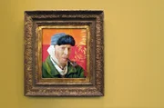 Van Gogh erwacht aus einer Absenz, wie er es oft tat, aber diese dauerte 131 Jahre. Er fragt sich, was er hier macht.
