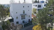 Josef Frank baute 1913-1914 mit Oskar Strnad und Oskar Wlach das &bdquo;Haus Scholl&ldquo; in Wien W&auml;hring.