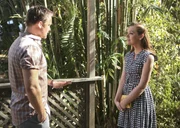 George (Scott Porter, l.) und AnnaBeth (Kaitlyn Black, r.) wagen sich auf ihr erstes gemeinsames Date ...