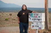 F&uuml;r den Science-Fiction-Fan Clive Gollings (Nick Frost) geht ein Traum in Erf&uuml;llung: Eine Fahrt auf dem Extraterrestrial Highway, vorbei an dem ber&uuml;hmten Briefkasten, der "Black Mailbox" ...
