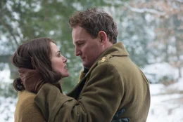 Rachael Morgan (Keira Knightley, l.); Lewis Morgan (Jason Clarke, r.)