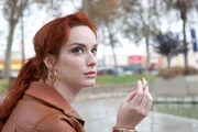 Blanche (Christina Hendricks) ist beim &Uuml;berfall auf das Pfandleihhaus mit von der Partie.