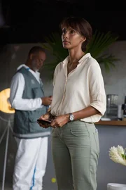 M&eacute;lissa Sainte-Rose (Sonia Rolland, r.)