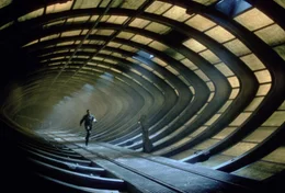 In seiner hoffnungslosen Verzweiflung versucht Captain Miller (Lawrence Fishburne), die Selbstzerst&ouml;rung der Event Horizon zu aktivieren, um das Tor zur H&ouml;lle wieder schlie&szlig;en zu k&ouml;nnen ...