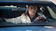 Der namenlose "Driver" (Ryan Gosling) gilt als der beste Fahrer f&uuml;r die Fluchtfahrzeuge von Raub&uuml;berf&auml;llen. Bei einem Auftrag ger&auml;t er an einen Gangsterboss, der s&auml;mtliche Mitwisser beseitigen will.; Der namenlose &bdquo;Driver&ldquo; (Ryan Gosling) gilt als der beste Fahrer f&uuml;r die Fluchtfahrzeuge von Raub&uuml;berf&auml;llen. Bei einem Auftrag ger&auml;t er an einen Gangsterboss, der s&auml;mtliche Mitwisser beseitigen will.