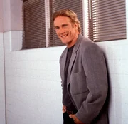 Steve Sloan (Barry Van Dyke)