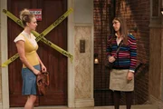 Ihre M&auml;nner geraten in Streit: Amy (Mayim Bialik, l.) und Penny (Kaley Cuoco, r.) ...