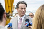 Ist besorgt um die B&uuml;rger der Stadt: Douglas Hamilton (Steven Weber) ...