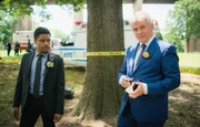 Offenbar ist ein ehemaliger Serien-Bombenleger plötzlich wieder aktiv. Detective Bell (Jon Michael Hill, l.) und Gregson (Aidan Quinn, r.) werden sofort zum Tatort gerufen: Können sie weitere schreckliche Anschläge noch verhindern? Offenbar ist ein ehemaliger Serien-Bombenleger plötzlich wieder aktiv. Detective Bell (Jon Michael Hill, l.) und Gregson (Aidan Quinn, r.) werden sofort zum Tatort gerufen: Können sie weitere schreckliche Anschläge noch verhindern?