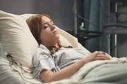 Wird Julie (Andrea Bowen) alles gut &uuml;berstehen?