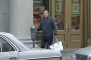 Anstatt Woody Allen, treffen die Freunde auf Maury Povich (Maury Povich) ...