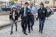 Ein neuer Fall wartet auf Pride (Scott Bakula, 2.v.r.), Sonja (Shalita Grant, l.), Brody (Zoe McLellan, r.) und LaSalle (Lucas Black, 2.v.l.) ...