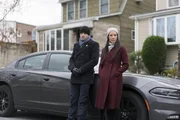 Holmes (Jonny Lee Miller, l.) und Watson (Lucy Liu, r.) m&uuml;ssen eine Frau finden, die jahrelang gefangen gehalten wird. Doch ihr Kidnapper scheint einen grausamen Plan zu fassen ...