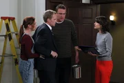 Als Ted auf eine Verabredung geht, mischen sich seine Freunde Robin (Cobie Smulders, r.), Lily (Alyson Hannigan, l.), Barney (Neil Patrick Harris, 2.v.l.) und Marshall (Jason Segel, 2.v.r.) ein ...